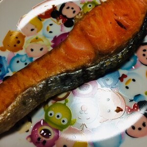 材料コレ一つ！しっとり柔らか鮭の塩麹焼き